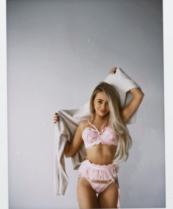 Нежная и ласковая фея приглашает провести время в атмосфере уюта и нежности. Подарю тебе море положительных эмоций и нежных прикосновений! 2503, 20 лет